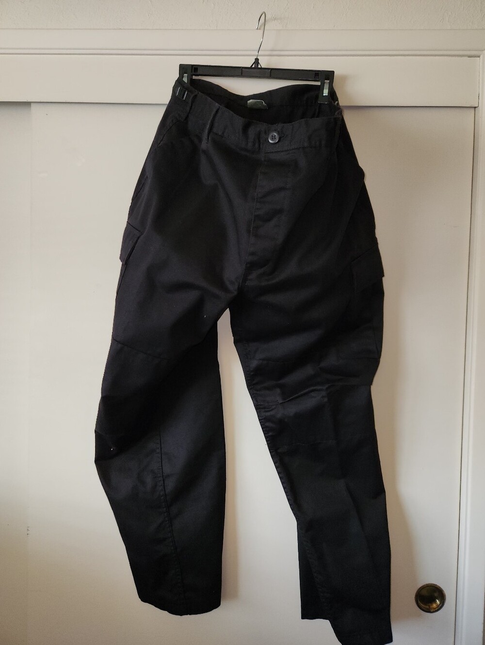 Men's Black Cargo Pants with Multi-Pocket Utility Design